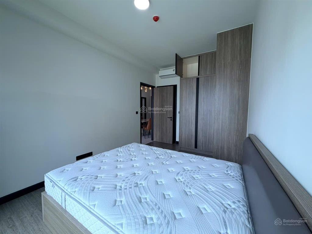 Nhượng hđt căn 2pn2wc 84m2 de la sol, quận 4  giá 25tr net, tầng cao view thoáng, nhà mới đẹp