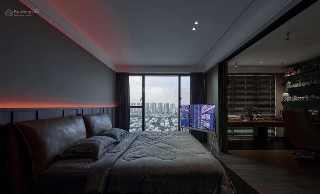 Bán căn 2pn2wc tim tường 84m2, thông thuỷ 76m2 đập thông làm 1pn, nội thất cao cấp, tầng cao