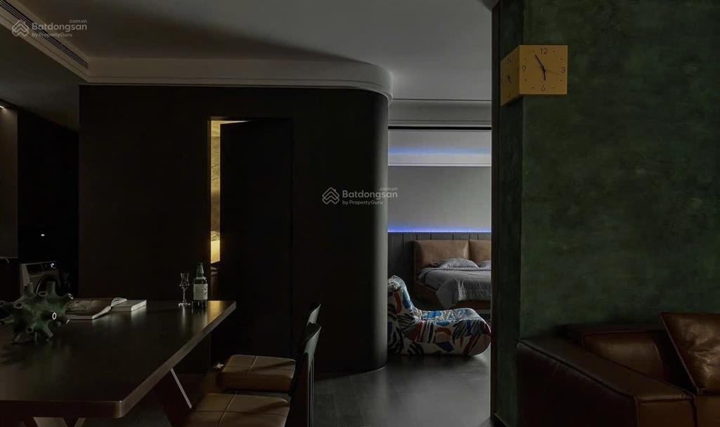 Bán căn 2pn2wc tim tường 84m2, thông thuỷ 76m2 đập thông làm 1pn, nội thất cao cấp, tầng cao