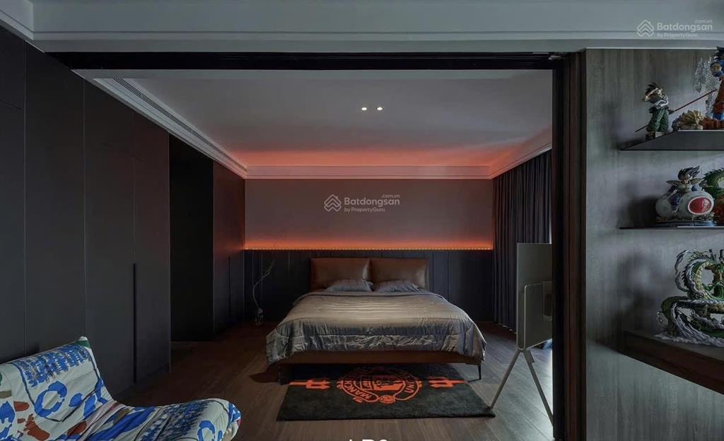 Bán căn 2pn2wc tim tường 84m2, thông thuỷ 76m2 đập thông làm 1pn, nội thất cao cấp, tầng cao