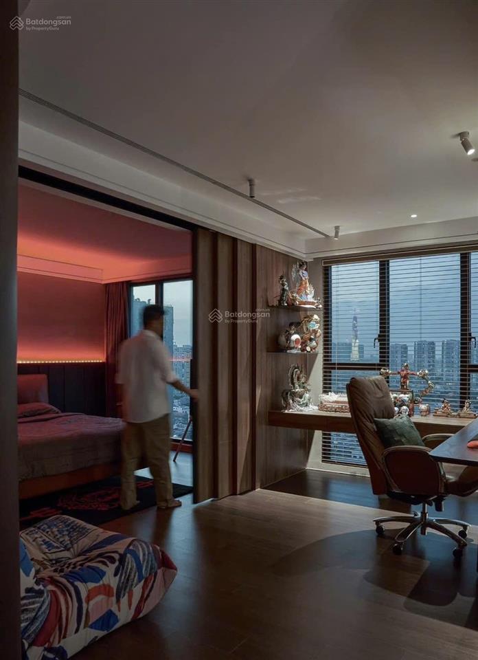 Bán căn 2pn2wc tim tường 84m2, thông thuỷ 76m2 đập thông làm 1pn, nội thất cao cấp, tầng cao