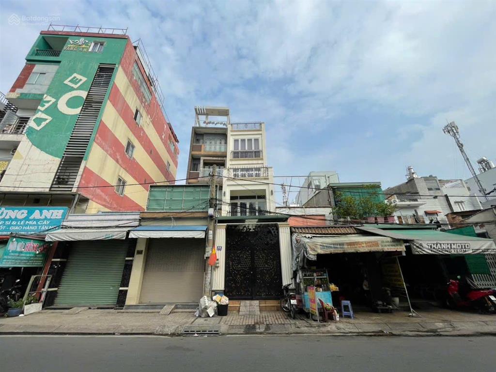 Bán nhà 4,5 tấm mặt tiền kinh doanh đường kênh nước đen đối diện công viên  3.8x18m  giá 9.5 tỷ