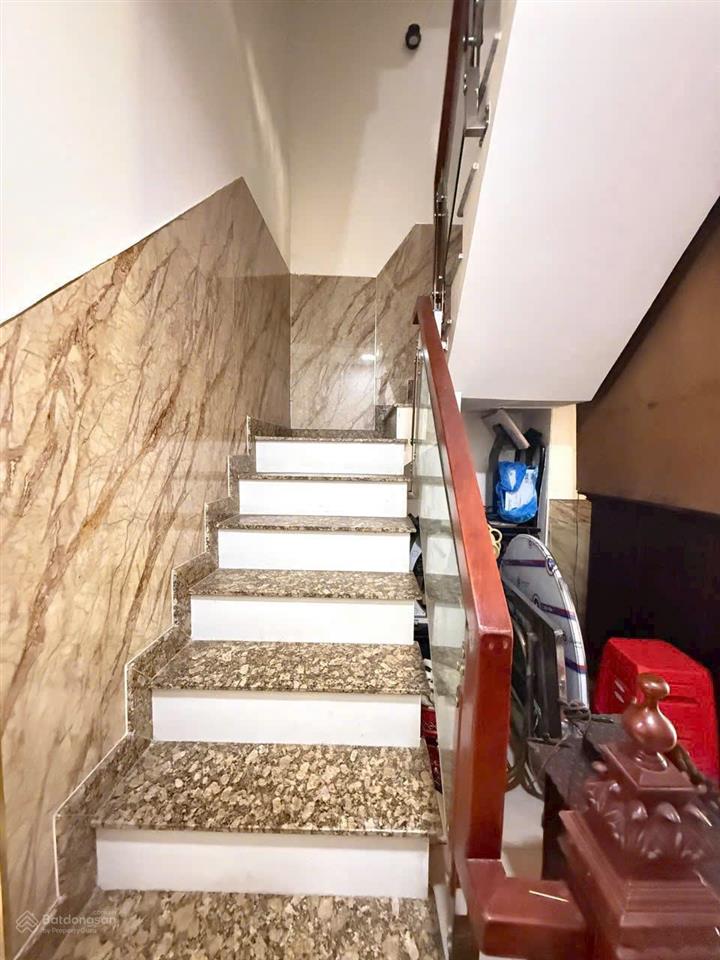 Bán nhà 4,5 tấm mặt tiền kinh doanh đường kênh nước đen đối diện công viên  3.8x18m  giá 9.5 tỷ