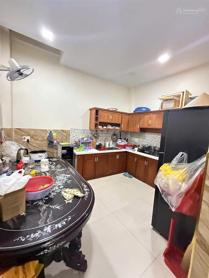 Bán nhà 4,5 tấm mặt tiền kinh doanh đường kênh nước đen đối diện công viên  3.8x18m  giá 9.5 tỷ