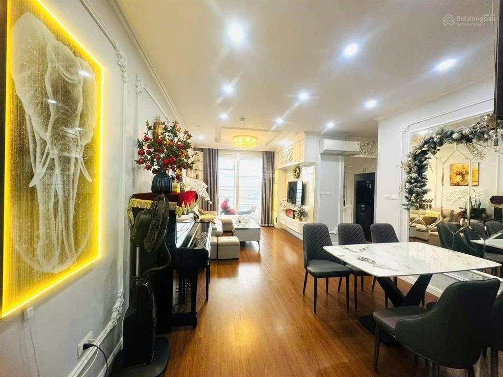 Gia đình xuất ngoại bán căn 2pn cc ngoại giao đoàn 95m2 giá 7,9 tỷ
