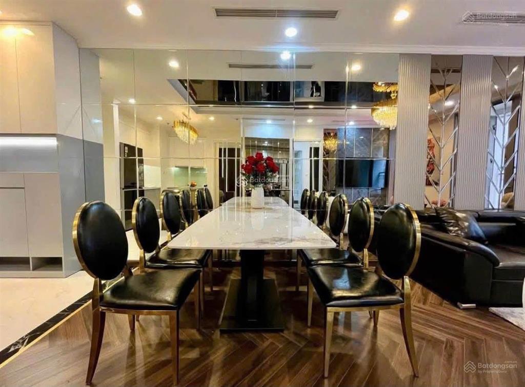 Chuyển nhượng căn 3pn 105m2 giá 135tr/m2