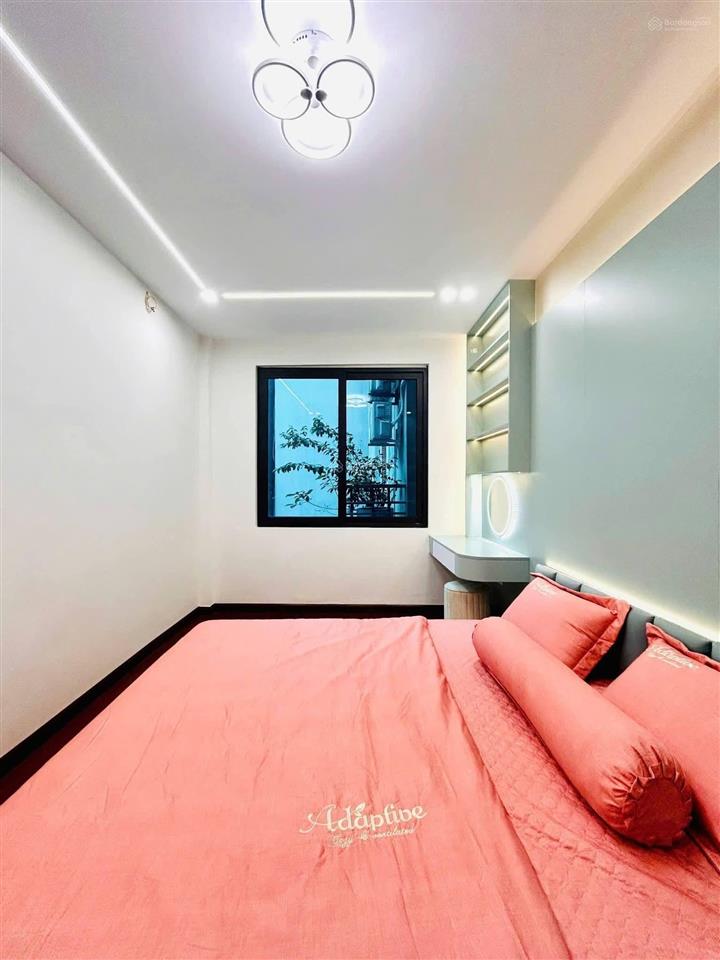 Chính chủ gửi bán nhà phố quan nhân. thanh xuân dt 33m x 4t. mt 3.3m. giá 8.3 tỷ