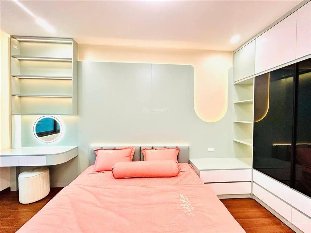 Chính chủ gửi bán nhà phố quan nhân. thanh xuân dt 33m x 4t. mt 3.3m. giá 8.3 tỷ