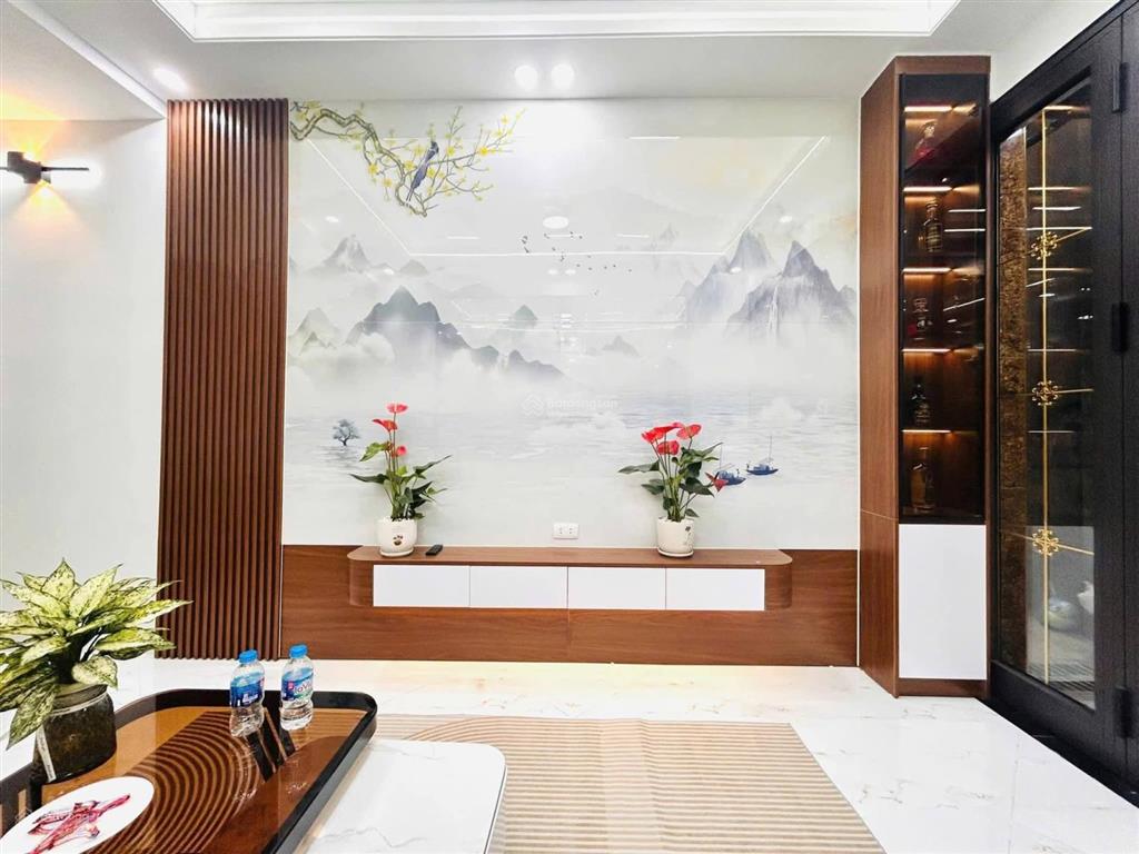 Chính chủ gửi bán nhà phố quan nhân. thanh xuân dt 33m x 4t. mt 3.3m. giá 8.3 tỷ