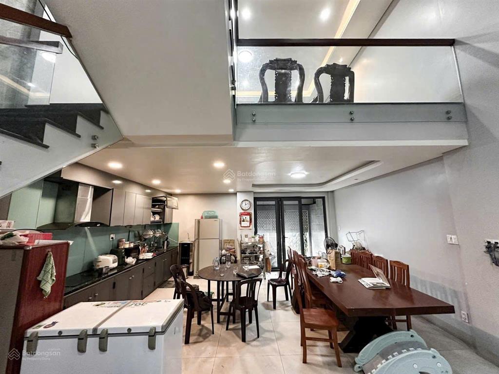 Bán nhà hẻm 10m đường sát bờ kênh tham lương  ngay trường đh công nghiệp dt 6x20m giá 13,5 tỷ tl