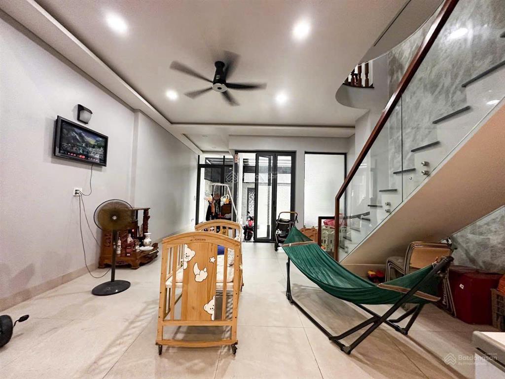 Bán nhà hẻm 10m đường sát bờ kênh tham lương  ngay trường đh công nghiệp dt 6x20m giá 13,5 tỷ tl
