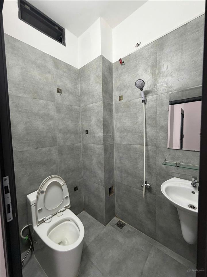 Nhà 5 tầng hẻm 10m khu biệt thự làng hoa dt 5mx17m giá 10,8 tỷ đang cho thuê 35 tr/tháng p.9 gò vấp