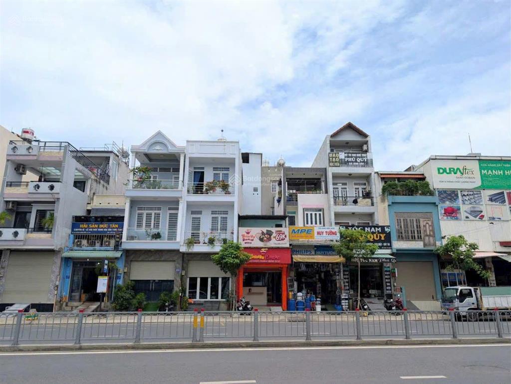 Mặt tiền đường dương quảng hàm kinh doanh buôn bán sầm uất, diện tích 4x25, 3 lầu giá 16 tỷ