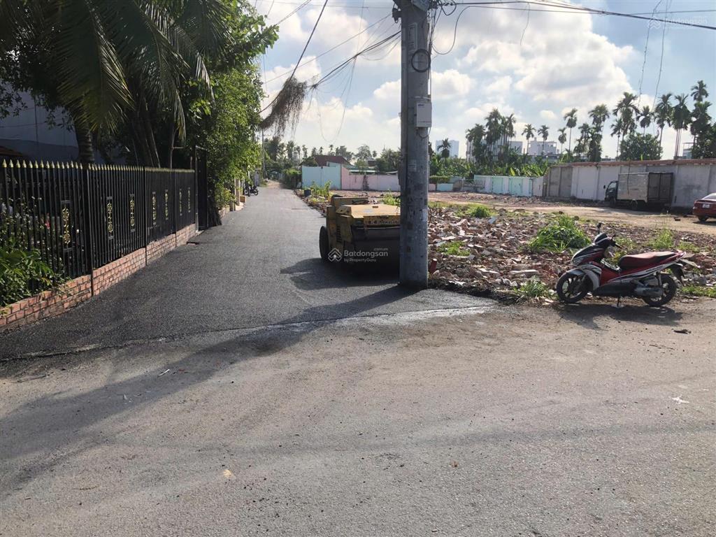 Đất mt vòng cung tây bắc , giá chốt cực tốt . đường 40m có 6 làn xe.