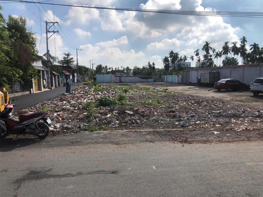 Đất mt vòng cung tây bắc , giá chốt cực tốt . đường 40m có 6 làn xe.