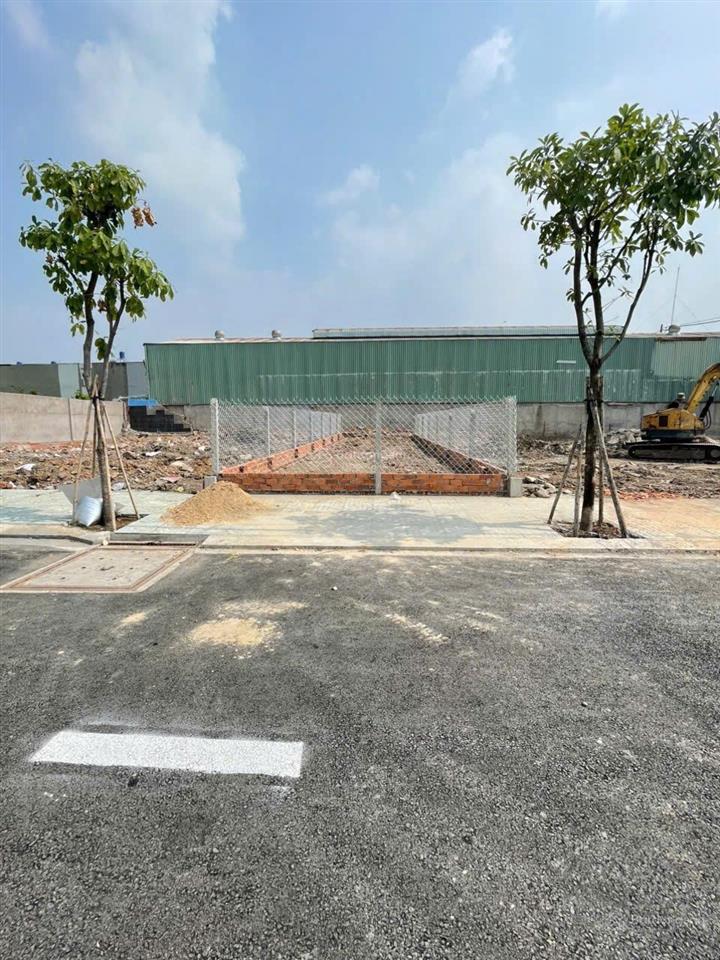 Bán lô ngang gần 5m ngay phường thạnh lộc, đường cực đẹp chỉ nhỉnh hơn 4 đồng