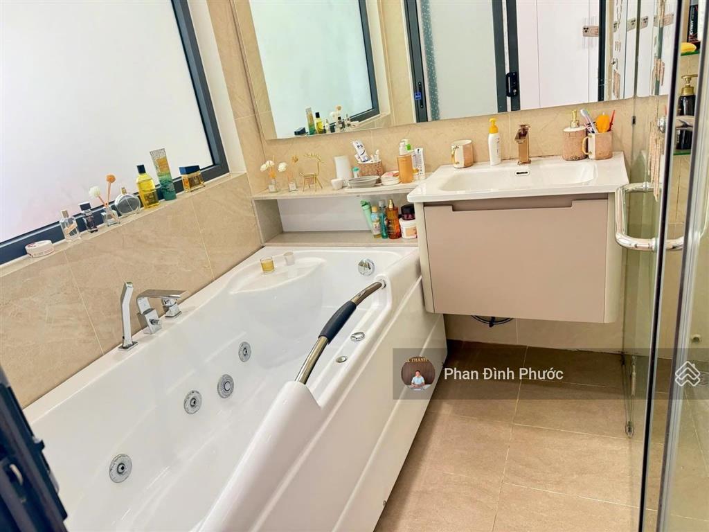 Nguyễn mỹ  nhà 3 tầng full nội thất, chỉ xách vali vào ở