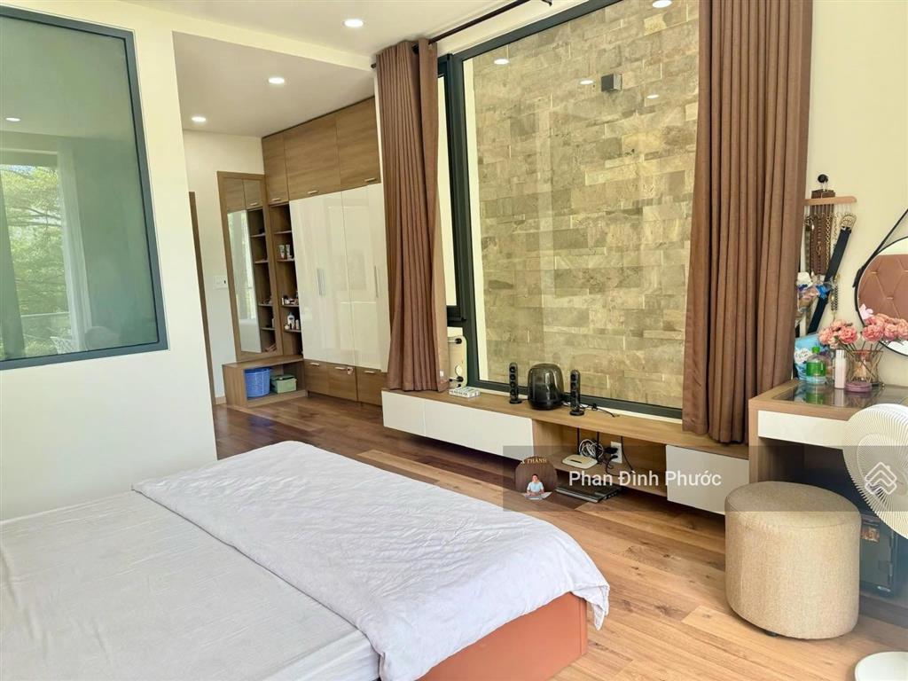 Nguyễn mỹ  nhà 3 tầng full nội thất, chỉ xách vali vào ở