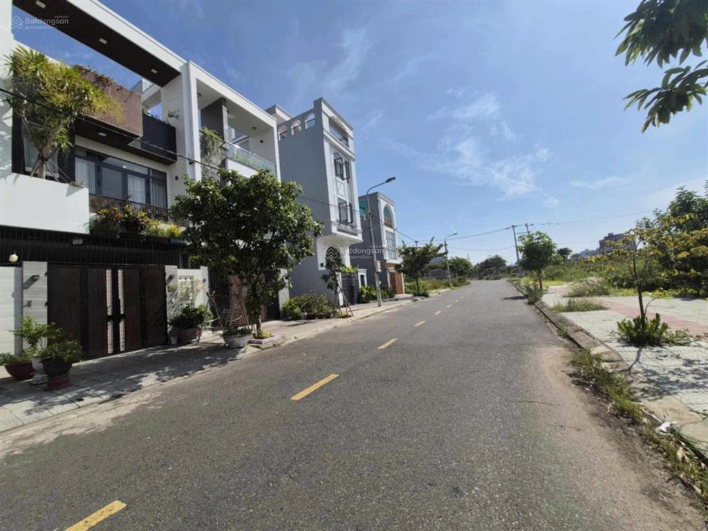 Nắm chủ bán cặp đỗ quỳ kẹp cống  đối diện trường học, công viên