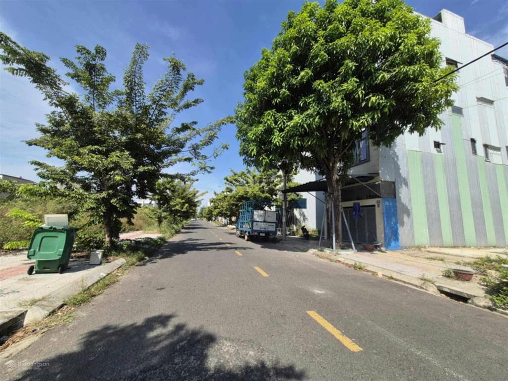 Nắm chủ bán cặp đỗ quỳ kẹp cống  đối diện trường học, công viên