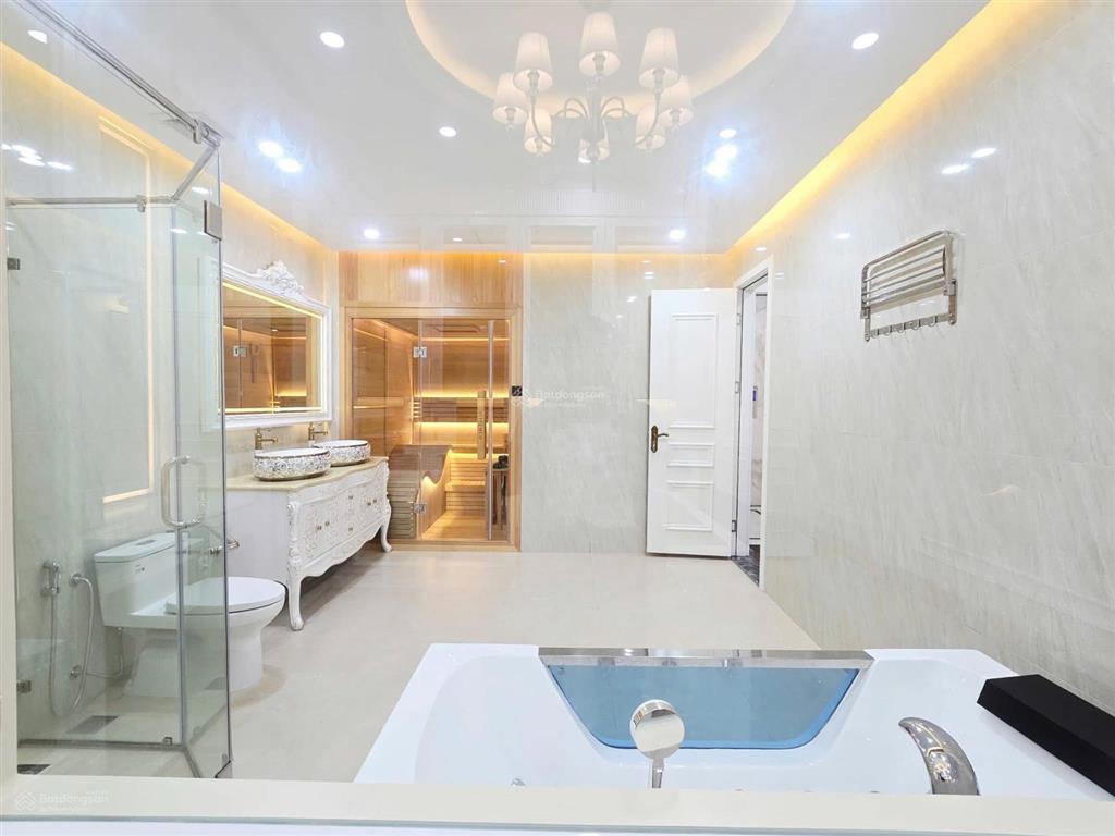 Gấp gấp ! cần thanh khoản trong tháng  hoa hậu long biên  khu phân lô quân đội  7 tầng thang máy