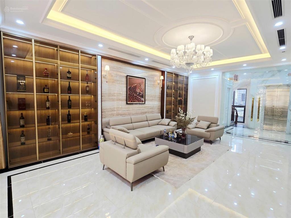 Gấp gấp ! cần thanh khoản trong tháng  hoa hậu long biên  khu phân lô quân đội  7 tầng thang máy