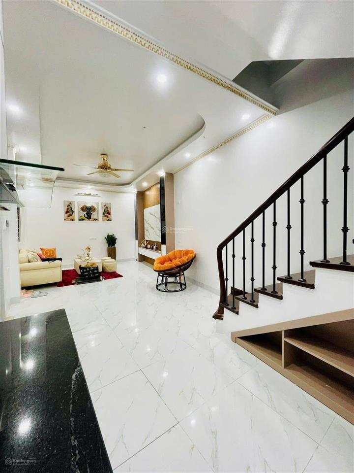 Quá hiếm  nhà đẹp 5 tầng phố trung kính  full nội thất xịn sò  chỉ cách 30m ra đường 2.5.