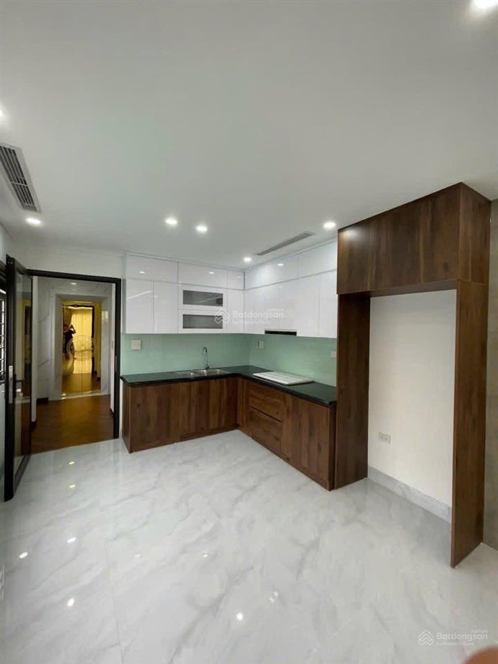 Nhà mới 6 tầng mặt phố giáp bát  vừa ở vừa kinh doanh bất chấp mọi mặt hàng  giao thông thuận lợi