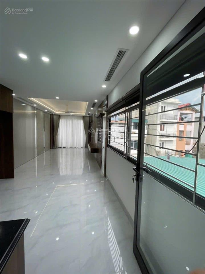 Nhà mới 6 tầng mặt phố giáp bát  vừa ở vừa kinh doanh bất chấp mọi mặt hàng  giao thông thuận lợi