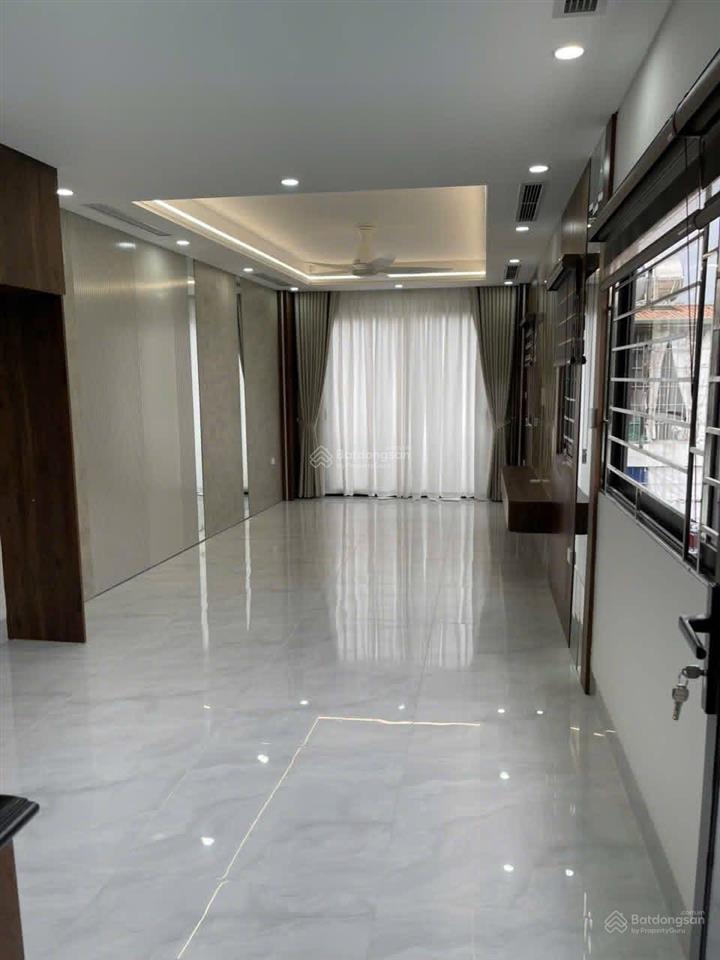 Nhà mới 6 tầng mặt phố giáp bát  vừa ở vừa kinh doanh bất chấp mọi mặt hàng  giao thông thuận lợi