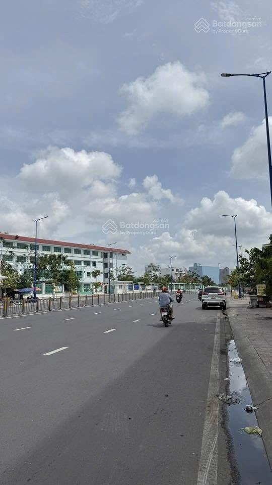 Bán nhà mt đường tên lửa, dt 5 x 19m (nh 5.26m), 4.5 tấm, 24.5 tỷ | cạnh ngã tư  vị trí đẹp