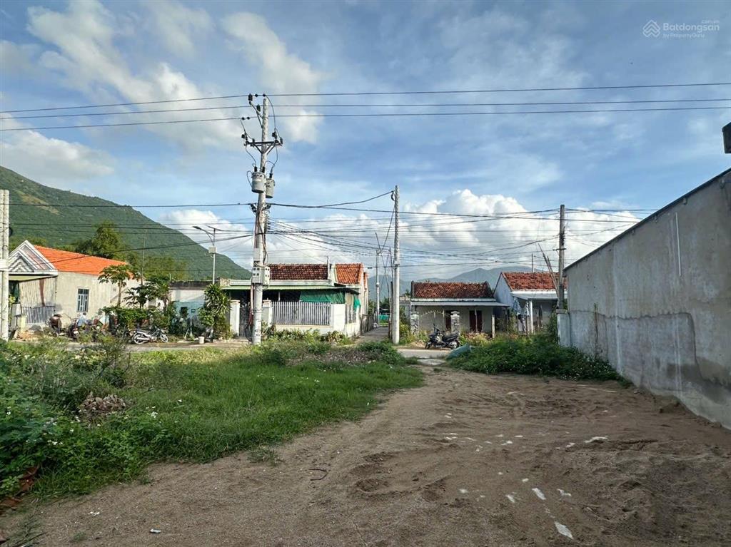 Hàng ngộp pk8 vạn ninh. giá 6tr8/m2 đường nhựa trục chính vạn khánh, qh ra lô góc ngã 3 đường