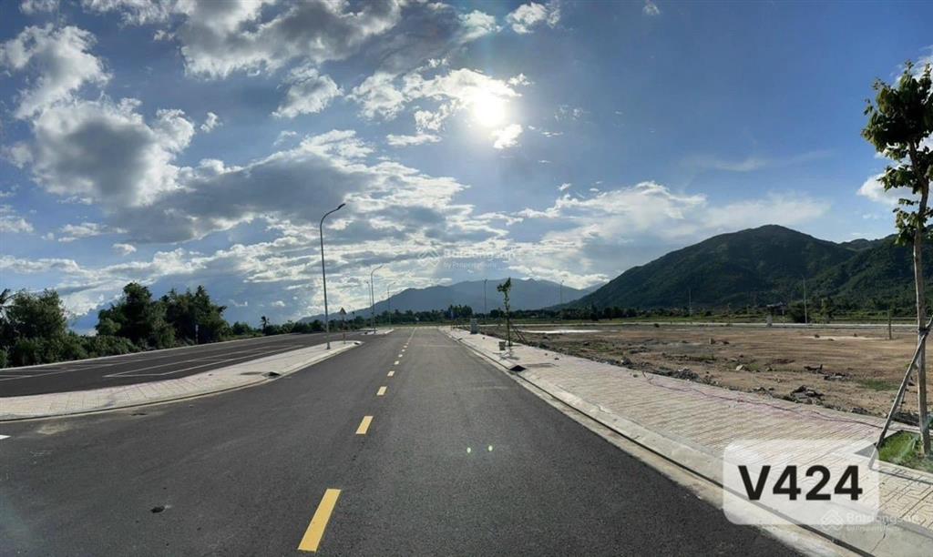 Hàng ngộp tđc ninh mã, pk8, kkt vân phong. dt 200m2 full thổ cư đường 16m lô sạch đẹp.