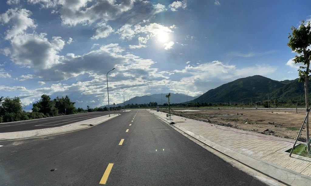 Hàng ngộp tđc ninh mã, pk8, kkt vân phong. dt 200m2 full thổ cư đường 16m lô sạch đẹp.