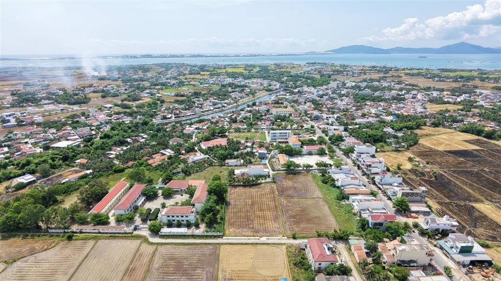 Đất trung tâm tu bông  pk8. chỉ 1tỷ 300triệu/lô 130m2 full thổ cư, đường ôtô 6m. rẻ nhất khu vực