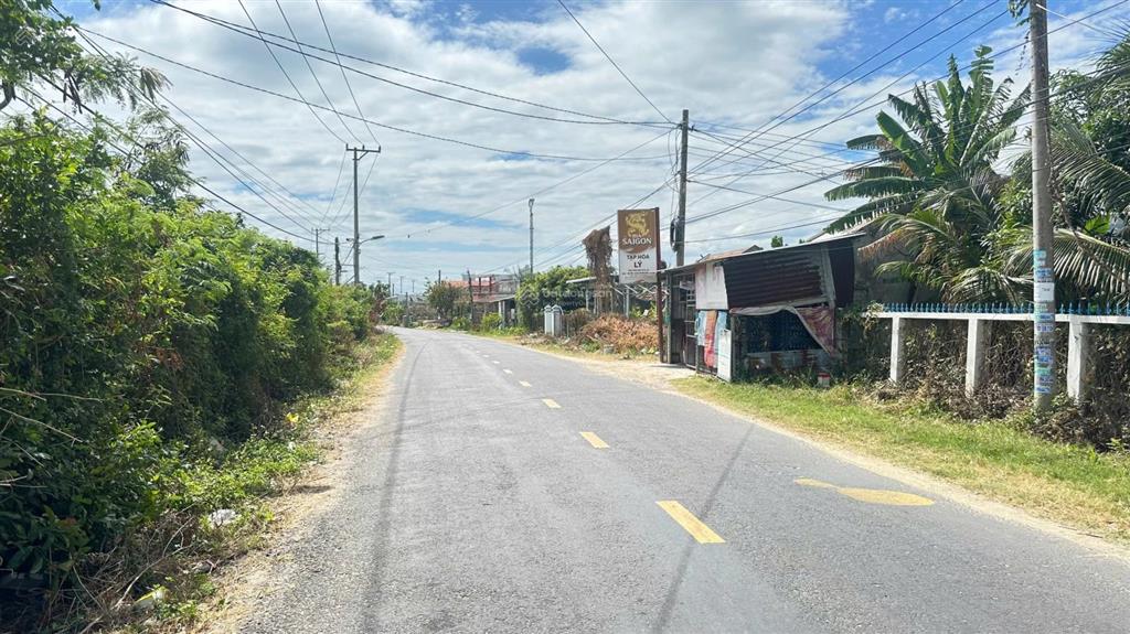 Hàng ngộp nguyễn huệ  pk8 kkt vân phong. rẻ hơn khu vực 4,5 giá. mặt tiền rộng 10m vuông vắn