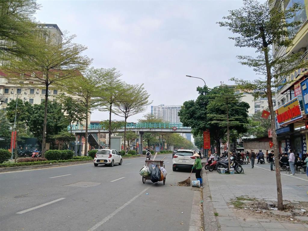 Hot! p/lô trung kính,cầu giấy 100m2*7t thang máy,vỉa hè, kinh doanh,ngõ thông ô tô tránh. giá 45 tỷ