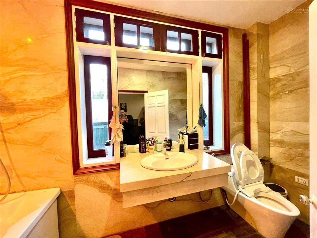 Hot! p/lô tú mỡ,cầu giấy 70m2*5t gần phố,nhà đẹp,ở sướng,vỉa hè rộng,ngõ thông ô tô tránh.giá 28 tỷ