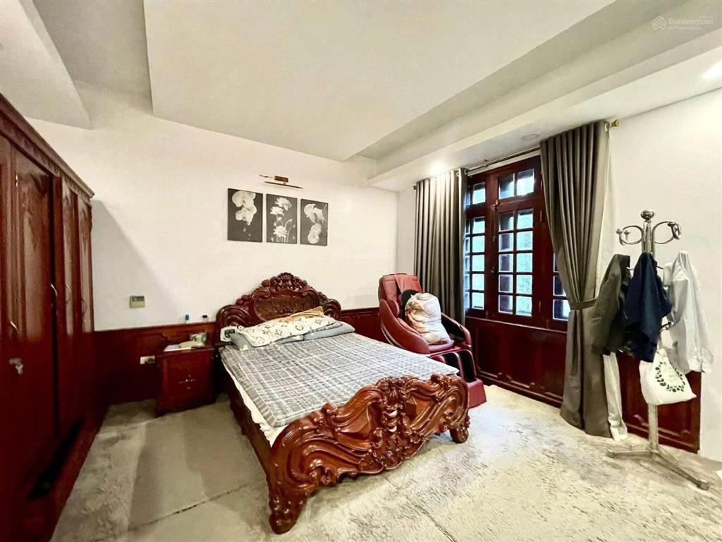 Hot! p/lô tú mỡ,cầu giấy 70m2*5t gần phố,nhà đẹp,ở sướng,vỉa hè rộng,ngõ thông ô tô tránh.giá 28 tỷ