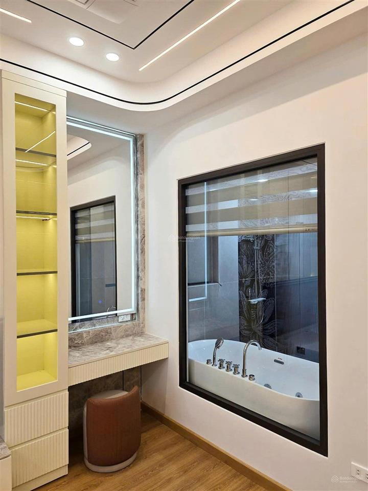 Hot! phân lô hiếm phố trung kính,cầu giấy 40m2*7t xây mới, thang máy,ô tô gần,ở được ngay.giá 13 tỷ