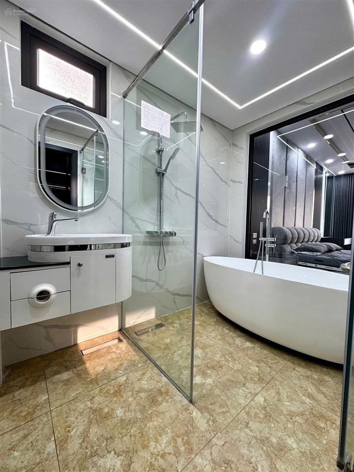 Nhà xây mới! phố nguyễn khang, cầu giấy 42m2*7t thang máy, nhà đẹp, ở sướng, ô tô gần. giá 13.2 tỷ