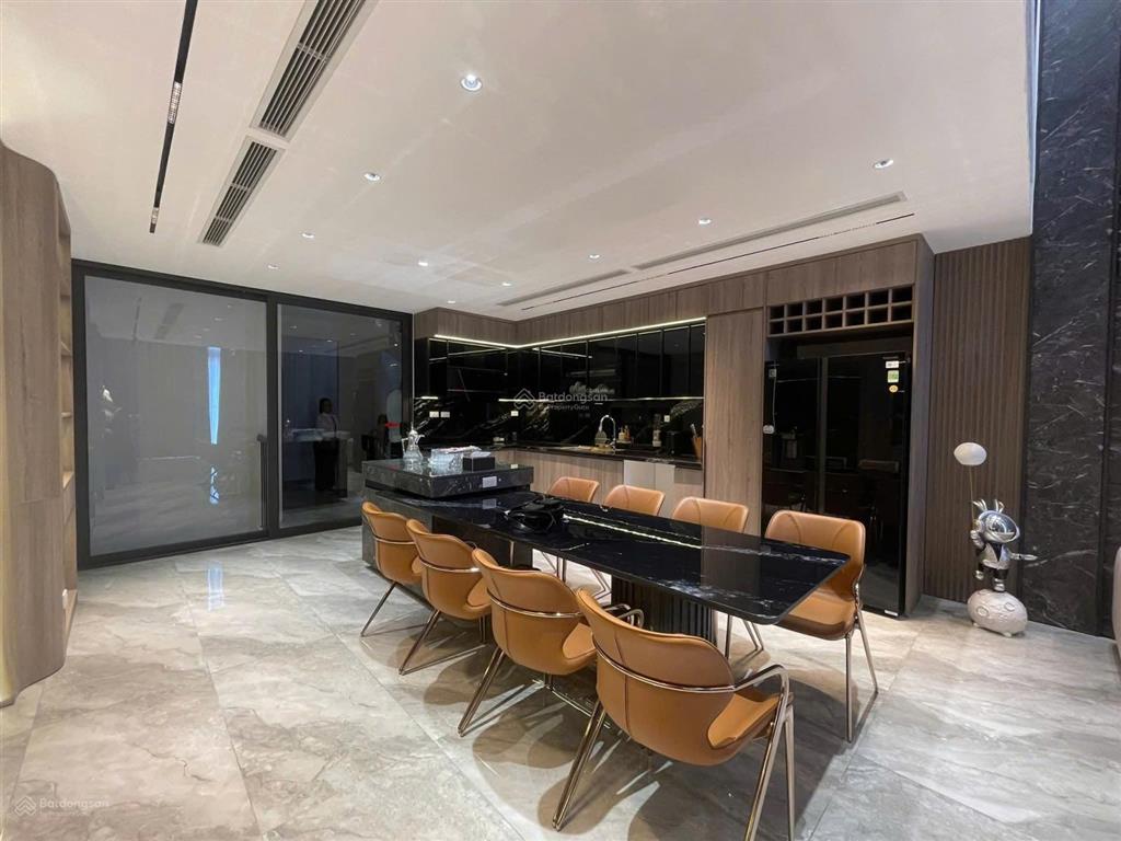 Bán nhà phố trung hòa,cầu giấy 70m2*8t gần phố,nhà đẹp,kinh doanh,thang máy,full nội thất.giá 31 tỷ