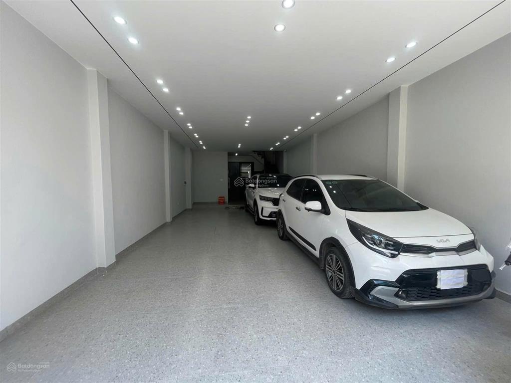 Bán nhà phố trung hòa,cầu giấy 70m2*8t gần phố,nhà đẹp,kinh doanh,thang máy,full nội thất.giá 31 tỷ