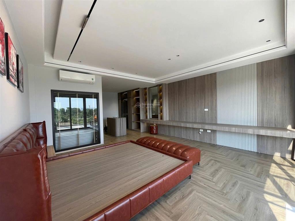 Bán nhà phố trung hòa,cầu giấy 70m2*8t gần phố,nhà đẹp,kinh doanh,thang máy,full nội thất.giá 31 tỷ