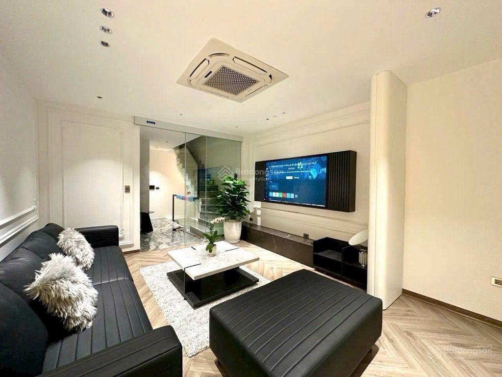 Phố trạm 6 tầng thang máy ngõ thông bàn cờ ô tô vào nhà