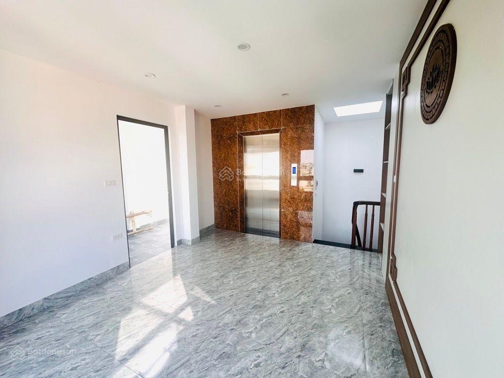 Thoáng sáng  nhà đẹp full nội thất  thang máy  gần mặt phố  vf3 đỗ cửa