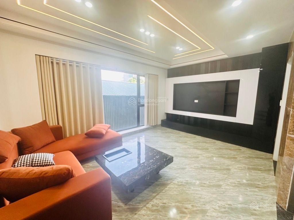Thoáng sáng  nhà đẹp full nội thất  thang máy  gần mặt phố  vf3 đỗ cửa