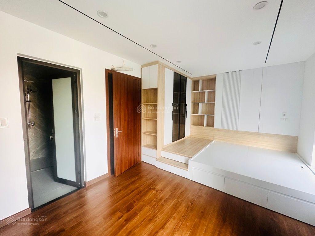 Thoáng sáng  nhà đẹp full nội thất  thang máy  gần mặt phố  vf3 đỗ cửa