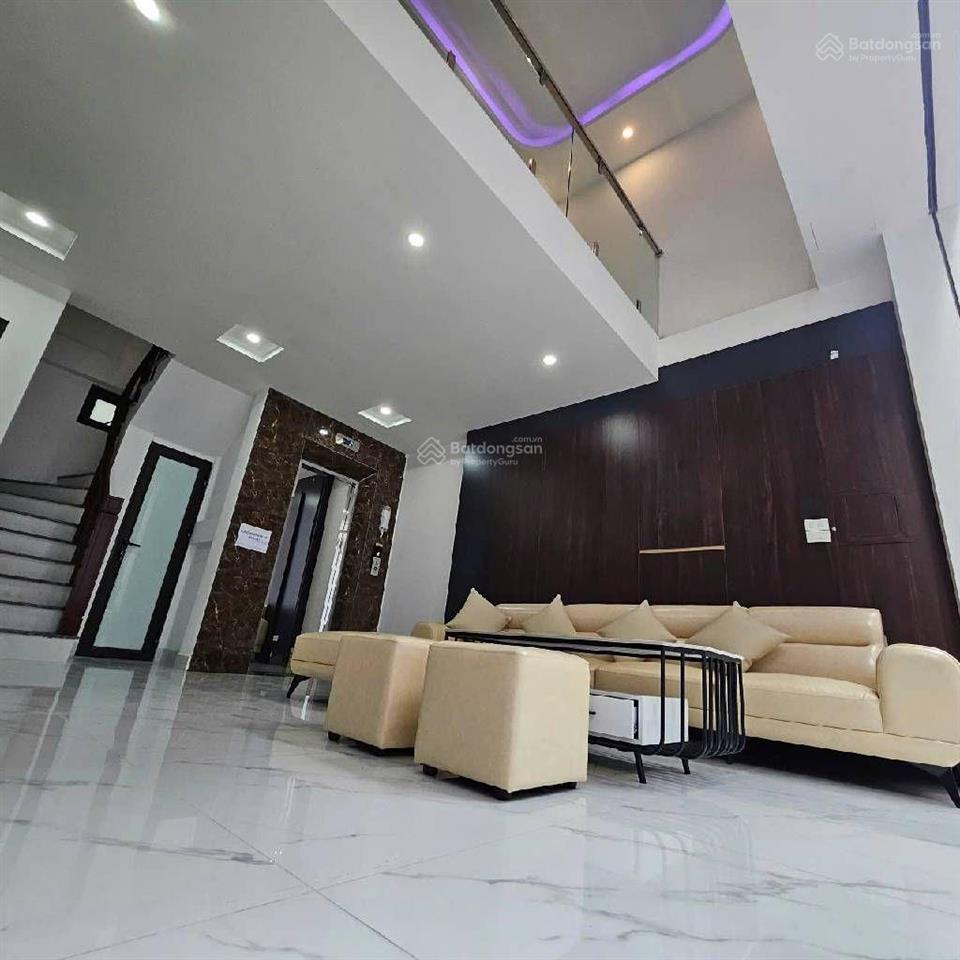Siêu phẩm thang máy  full nội thất  3 bước ô tô tránh.