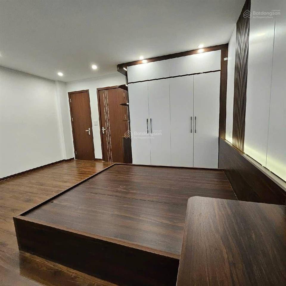 Siêu phẩm thang máy  full nội thất  3 bước ô tô tránh.